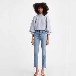 Levi's Classic Mid Rise Skinny Women's Jeans Size 2/26 Light Wash NWT!